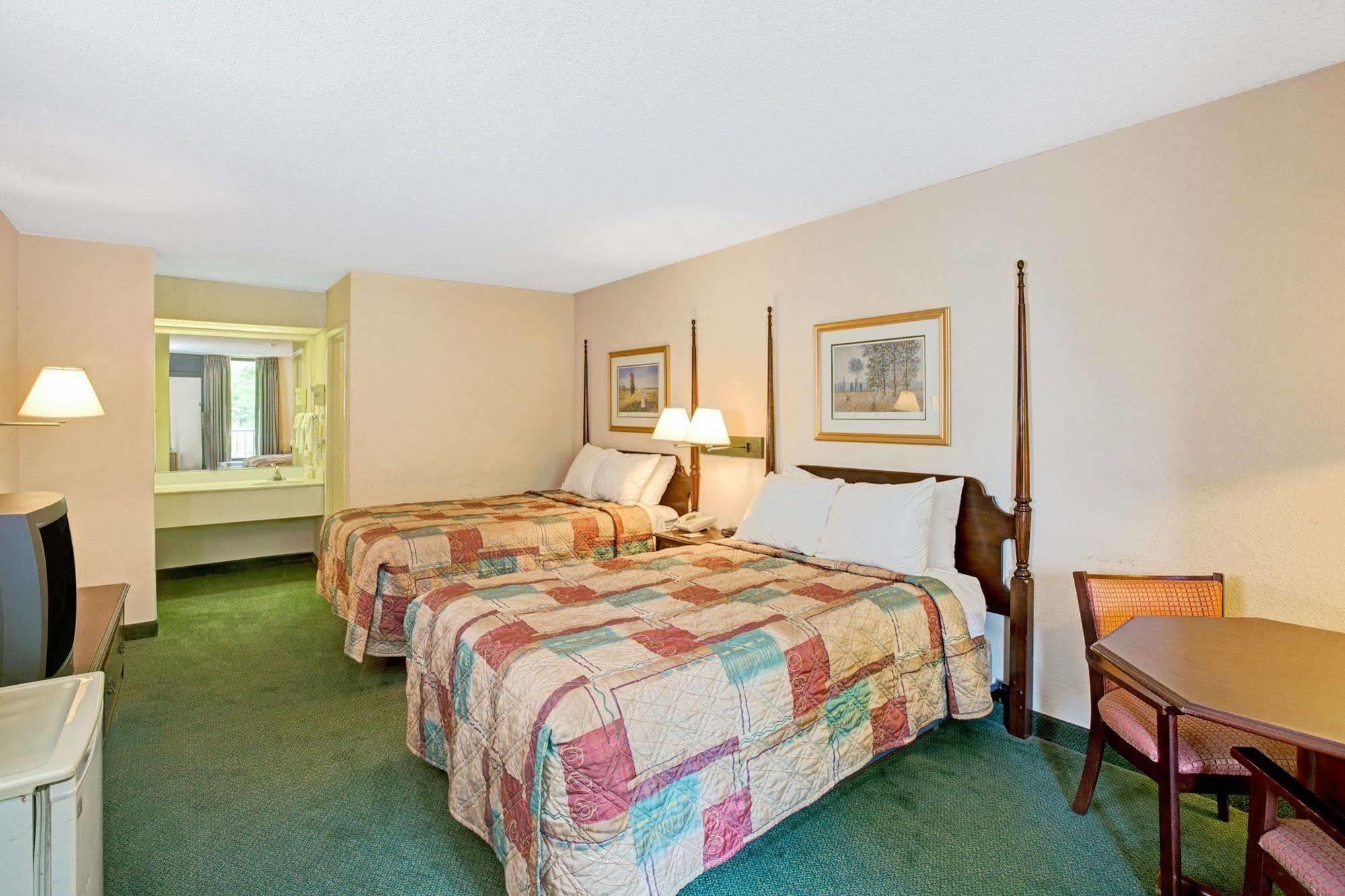 Days Inn Lake Norman Cornelius Exterior photo