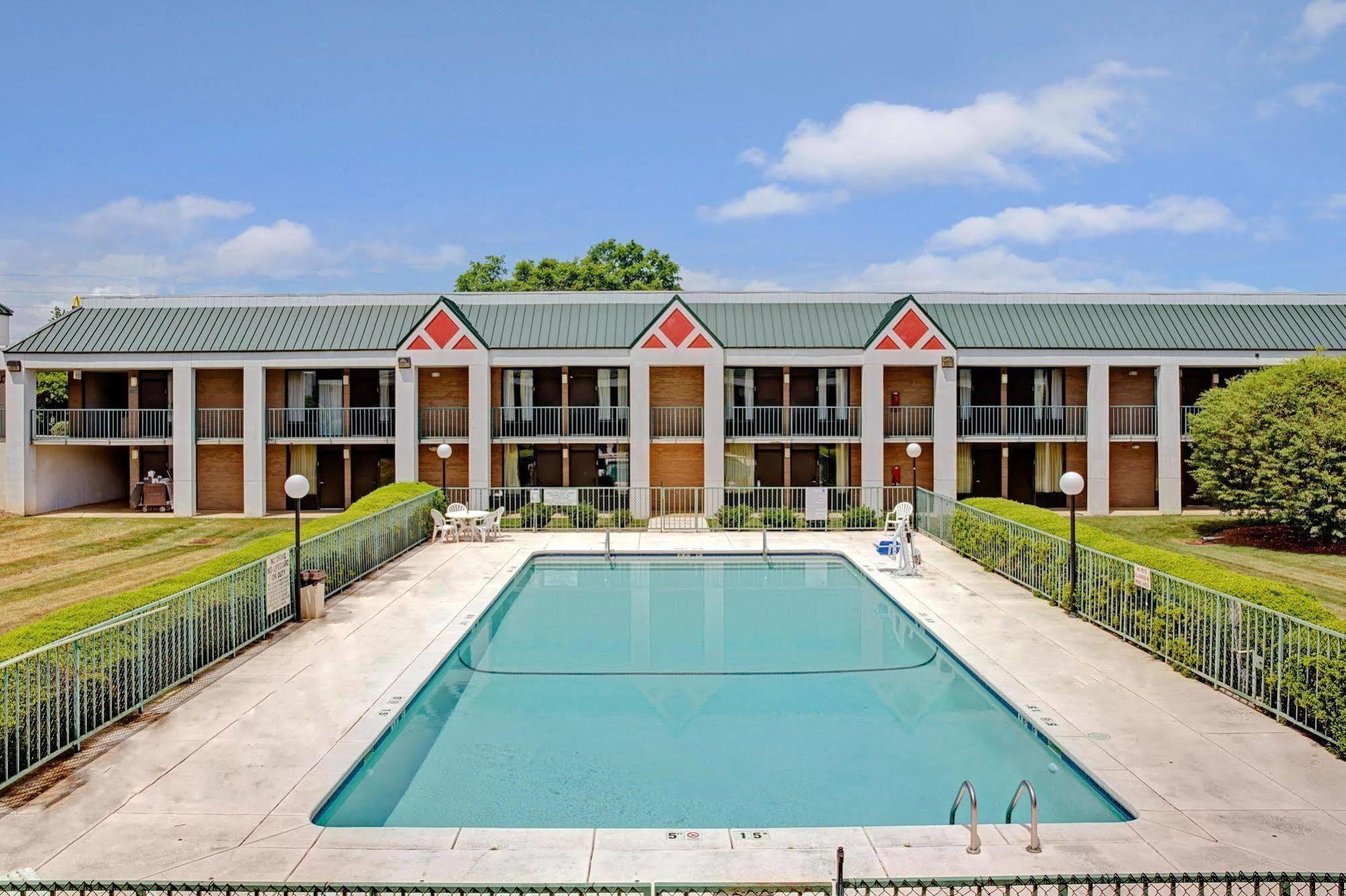 Days Inn Lake Norman Cornelius Exterior photo